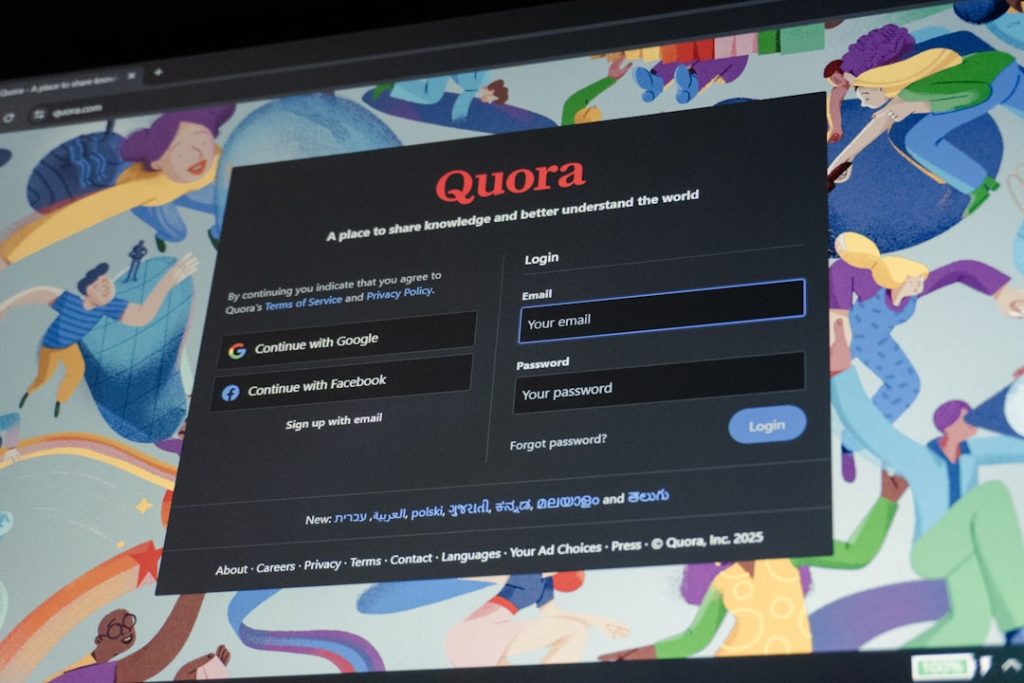quora-login-screen-with-email-and-password-fields-yetes5djknq