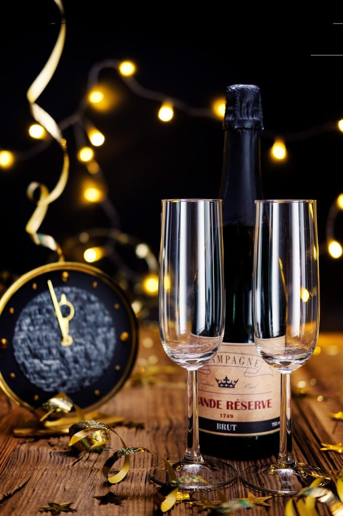 sparkling wine, spirits, bottle, glasses, clock, sylvester, new years day, time, alcohol, champagne glasses, sparkling wine, sparkling wine, sparkling wine, spirits, clock, clock, clock, clock, time, time, time, time, time, alcohol